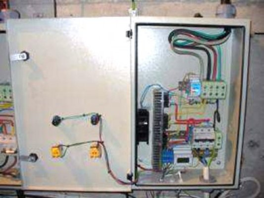 Ciorditori-minori, la panoul electric